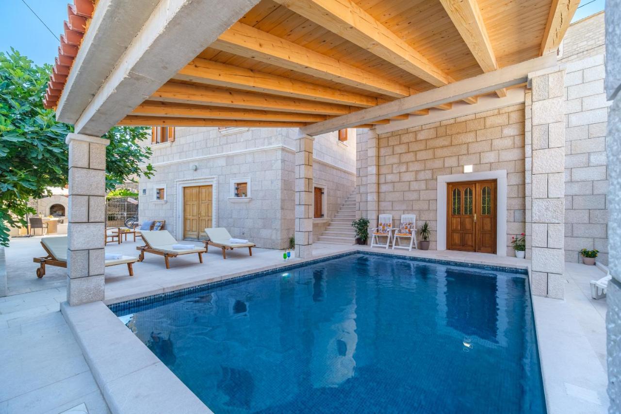 Luxury Stone Villa Nevija 2022 Private Villa ميلنا المظهر الخارجي الصورة