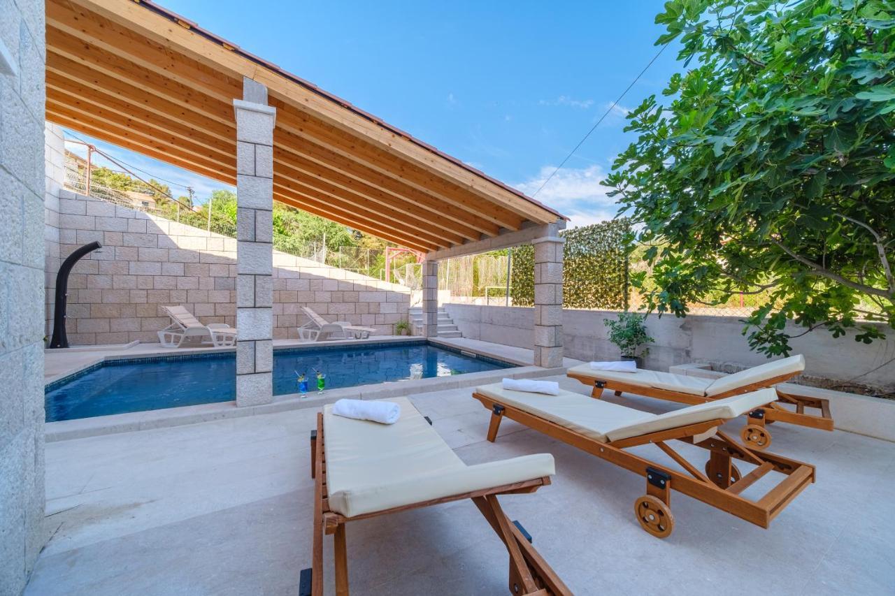 Luxury Stone Villa Nevija 2022 Private Villa ميلنا المظهر الخارجي الصورة